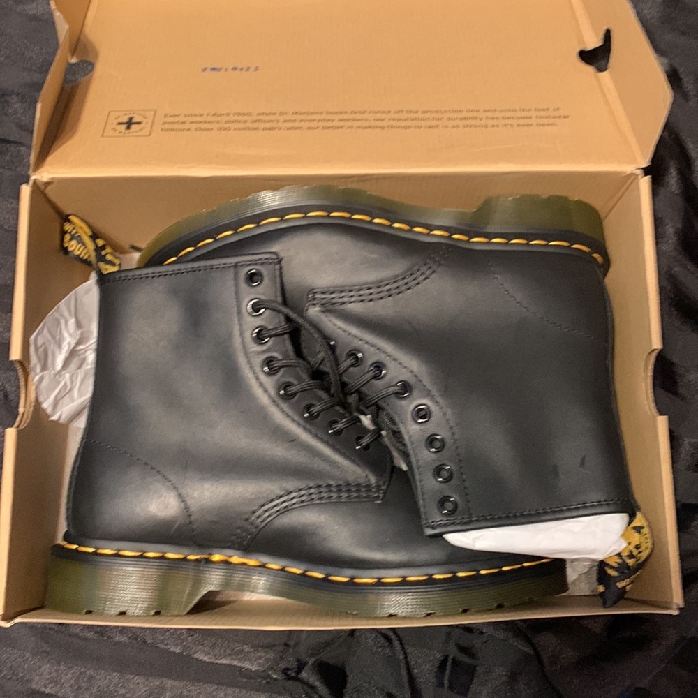 DR. MARTENS 1460 GREASY LEATHER LACE UP BOOTS - LADIES 8 - Picture 8 of 11